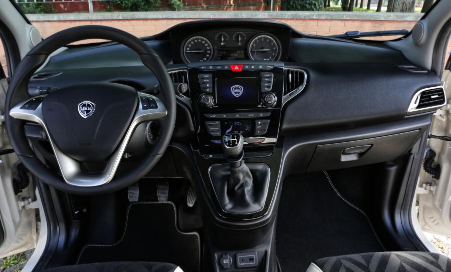 Торпедо Lancia Ypsilon (846) 2015 года  (фото 25 из 31)